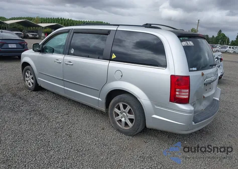 2010 Chrysler Town & Country Touring z USA, uszkodzony, nr VIN 2A4RR5D11AR450836
